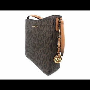 MICHAEL KORS
Jet Set Travel Large Logo Messenger